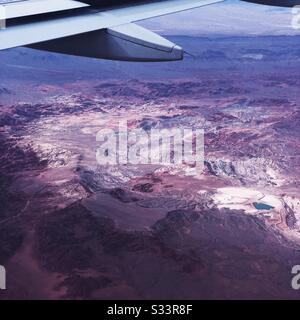 Vol au-dessus des terres du désert du Nevada Banque D'Images