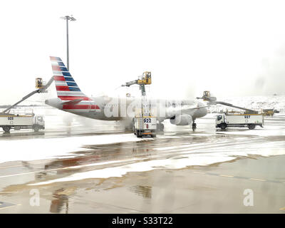 Dégivrage de l'avion American Airlines. Banque D'Images