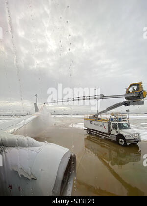 Dégivrage de l'avion American Airlines. Banque D'Images