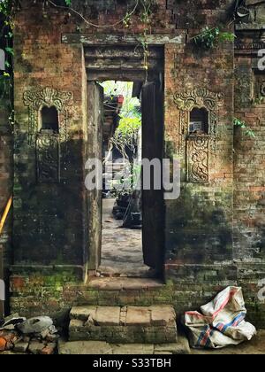 Entrée à une maison résidentielle, composée, Candidasa, Bali, Indonésie Banque D'Images