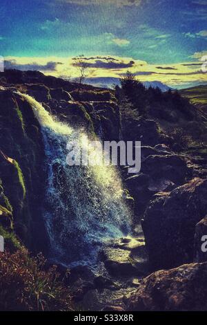 Chute d'eau Loup of Fintry sur la rivière Endrick, Écosse. Banque D'Images