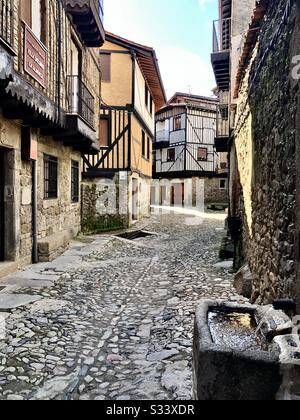 Rues de la Alberca, village traditionnel espagnol à Salamanque Banque D'Images