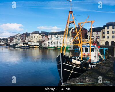 Bateau de pêche amarré dans le port de Maryport, Cumbria, Angleterre Banque D'Images