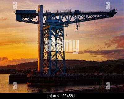 Grue Titan à Clydebank à Sunset. Banque D'Images