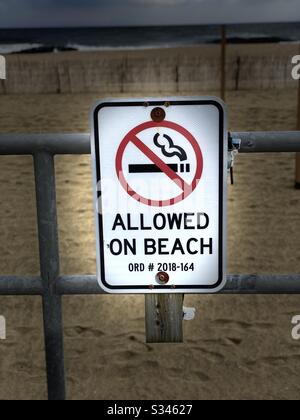 Panneau non fumeur sur une plage du New Jersey. Banque D'Images