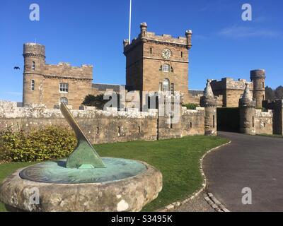 Sundial et Clocktower du château de Culzean, National Trust for Scotland, sur le Firth of Clyde Coast, Ayrshire Banque D'Images