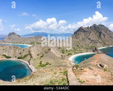 Paysage de la magnifique île de Padar dans le parc national de Komodo en Indonésie Banque D'Images