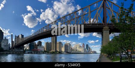 Panorama du pont Queensboro à Roosevelt Island New York. Banque D'Images