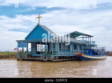 Église catholique de Chong Khnies, village flottant de Tonle SAP, Siem Reap, Cambodge Banque D'Images