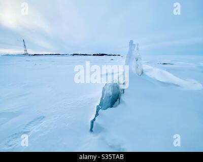 Le paysage arctique gelé à l'extérieur de la ville d'Alaska, à Kotzebue, en Alaska. Banque D'Images