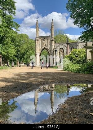 Cimetière Nunhead après la pluie Banque D'Images