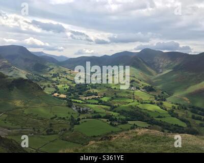 Vue depuis le sommet de Catbells, Lake District Banque D'Images