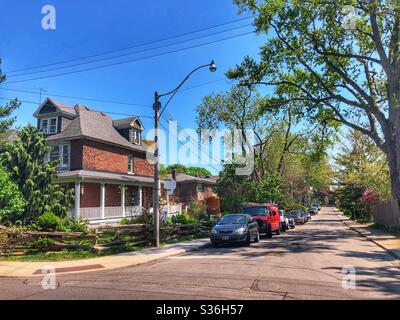 Un quartier calme de Toronto par une journée ensoleillée. Banque D'Images