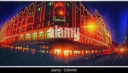 Vue panoramique sur le grand magasin Harrods, Brompton Road, Knightsbridge, Londres. Banque D'Images