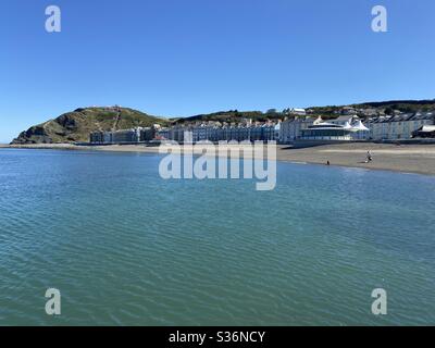 Aberystwyth, pays de Galles de l'Ouest, Royaume-Uni. Samedi 30 mai 2020. Nouvelles: Un été chaud à Aberystwyth que les températures atteignent 23 degrés. ©️Rose Voon/Alamy Live News Banque D'Images