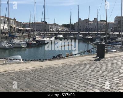 Bateaux dans le port St Martin de Re Banque D'Images