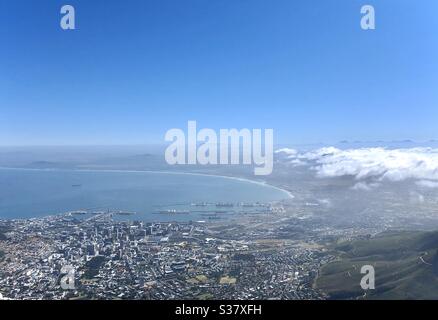 Vue sur le Cap depuis le sommet de Table Mountain Banque D'Images