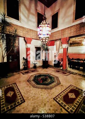 Un riad traditionnel à Marrakech, au Maroc. Banque D'Images