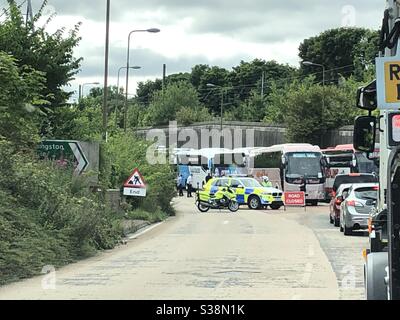 Édimbourg, Écosse, Royaume-Uni 6 août 2020. Longue file de circulation causée par Sir Harry Lauder Road en étant transformé en un parc d'autocars pour #honkforespe Banque D'Images