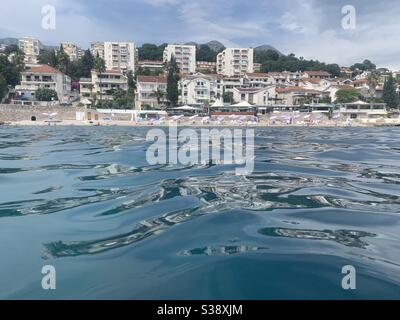 Vue sur Herceg novi depuis l'eau Banque D'Images