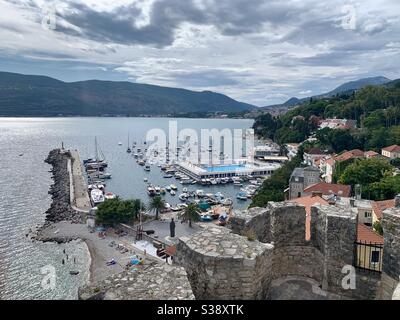 Vue sur la vieille ville de Herceg novi Banque D'Images