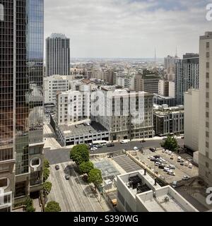 LOS ANGELES, CA, JUIN 2020 : vue depuis un point de vue élevé dans le centre-ville, de l'autre côté sud-est de Los Angeles Banque D'Images