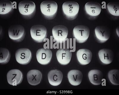 Clavier de machine à écrire vintage en noir et blanc Banque D'Images