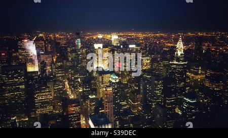 Une photographie de la ville de New York la nuit Banque D'Images