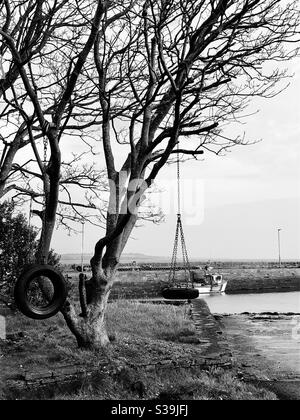 Balançoires et bateaux de pêche, l'ouest ou l'Irlande Banque D'Images