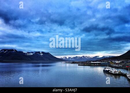 Nuits d'été à Longyearbyen, Svalbard. Banque D'Images