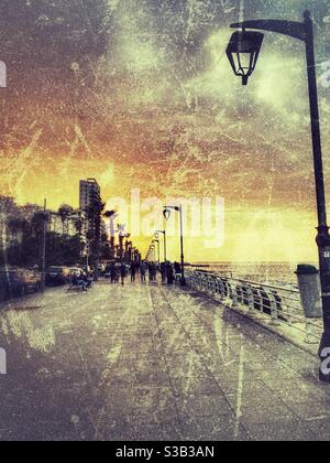 Promenade de Beyrouth Levanon sur la mer Méditerranée au coucher du soleil Banque D'Images