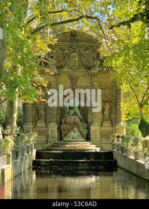 Gros plan de la fontaine Medici au jardin du Luxembourg, Paris France en septembre 2019 Banque D'Images