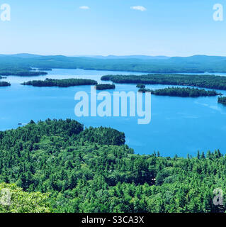 Vue sur le lac Squam depuis West Rattlesnake Mountain, Holderness, New Hampshire, États-Unis Banque D'Images