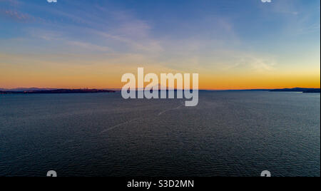 Mont Rainier et le Puget Sound au coucher du soleil Île de Bainbridge Banque D'Images