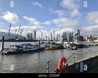 Vue sur les Docklands Banque D'Images