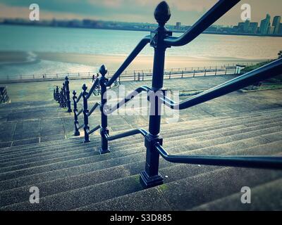 Liverpool vue depuis l'hôtel de ville de Wallasey. Banque D'Images