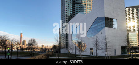 Hunters Point bibliothèque communautaire, conçu par Steven Holl Architects, à Long Island City, Queens Banque D'Images