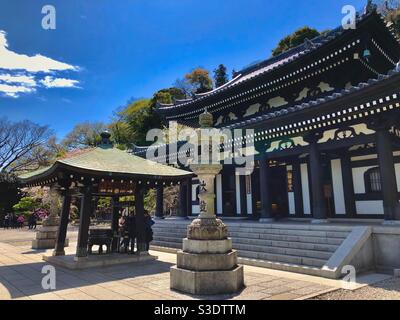 Temple bouddhiste japonais traditionnel Hase-dera à Kamakura, Japon. Banque D'Images