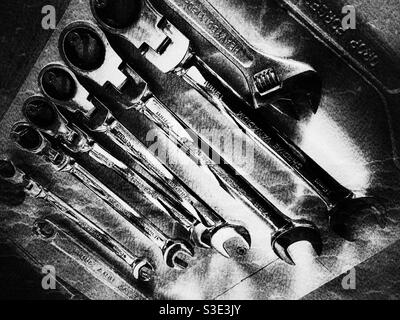 Rangée de clés organisée en atelier Banque D'Images