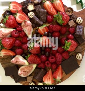 Carte de desserts au chocolat et aux fruits Banque D'Images