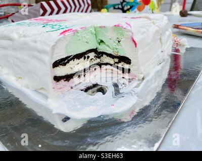 Gâteau coloré à la crème glacée Banque D'Images