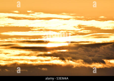 Aberystwyth, pays de Galles de l'Ouest, Royaume-Uni. Dimanche 11 avril 2021. Météo: Un bel hôtel de golf à Aberystwyth ce soir. Crédit photo ©️ Rose Voon / Alamy Live News. Banque D'Images