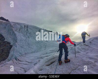 Escalade Grand Paradiso, Italie, Europe, Alpes - alpinistes / grimpeurs ont sauté Banque D'Images