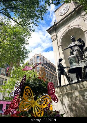 Le monument James Gordon Bennett est situé à Herald Square, Park, NYC, Etats-Unis Banque D'Images