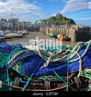 ILFRACOMBE, DEVON, ANGLETERRE. 3 juin 2021. Les restrictions de voyage dues à la COVID-19 ont fait de cette fête de mi-mandat de Whitsun l'une des plus achalandées ces dernières années pour la ville de pêche de Little North Devon. Banque D'Images