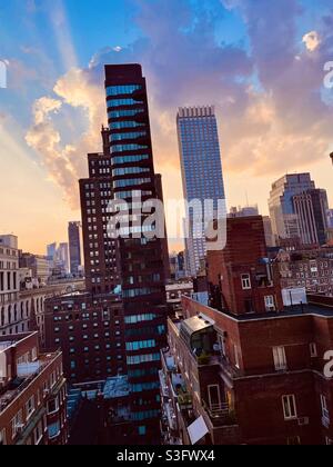 Coucher de soleil coloré à Manhattan Banque D'Images
