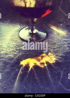 Verre de brandy avec reflet étincelant Banque D'Images