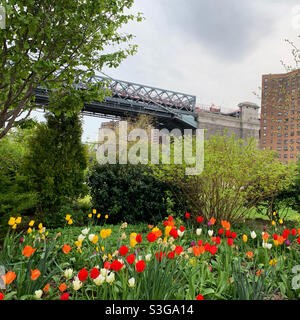 Avril 2021, John V Lindsay East River Park, Lower East Side, Manhattan, New York, New York, États-Unis Banque D'Images