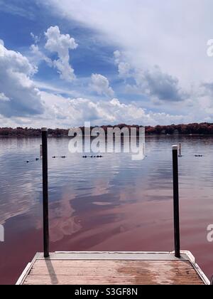 Petit lac, vue du quai Banque D'Images