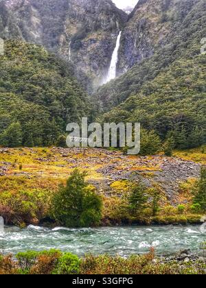 Devils Punchbowl Waterfall, Arthur’s Pass, Île du Sud, Nouvelle-Zélande Banque D'Images